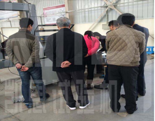 凱恩扭轉試驗機在齊魯工業(yè)學院調試現(xiàn)場照片